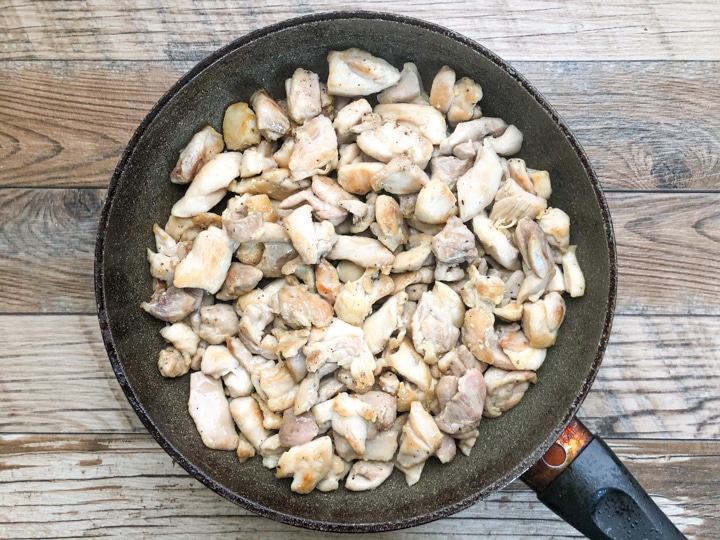 seared bite-seized chicken thighs saute pan